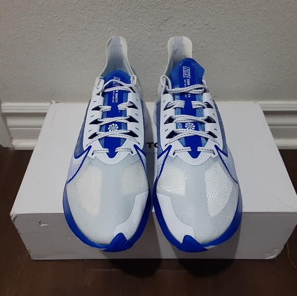 Nike - Picture 2 of 4